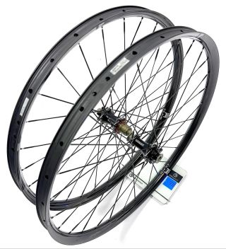 Nové @dukeracingwheels SLS5 31mm vnitřní šíře, naboje @extralite_official + karbon dráty. Za nás v @bikepart.cz lehký,...