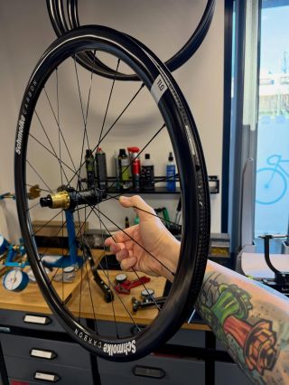 Brát život s lehkostí? … tak určitě @bikepart.cz @schmolkecarbon @nonpluscomponents.official #nechcikolozkrabice...